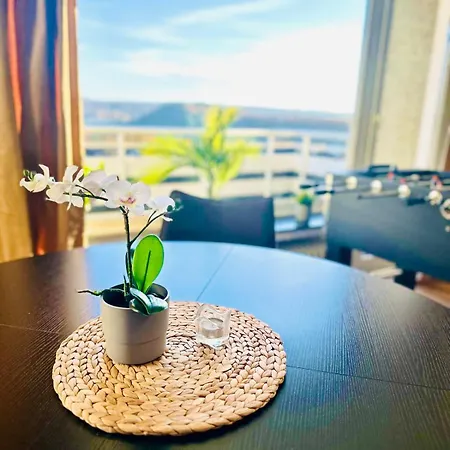 Mola - Panoramablick, Balkon, 5 Pers, Bahnhofsnaehe, Parkplatz شقة