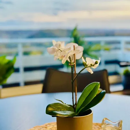 Mola - Panoramablick, Balkon, 5 Pers, Bahnhofsnaehe, Parkplatz شقة